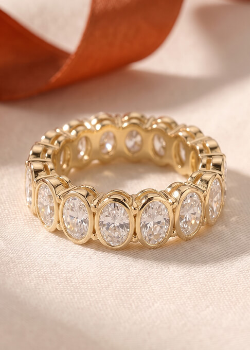 CLARA OVAL BEZEL