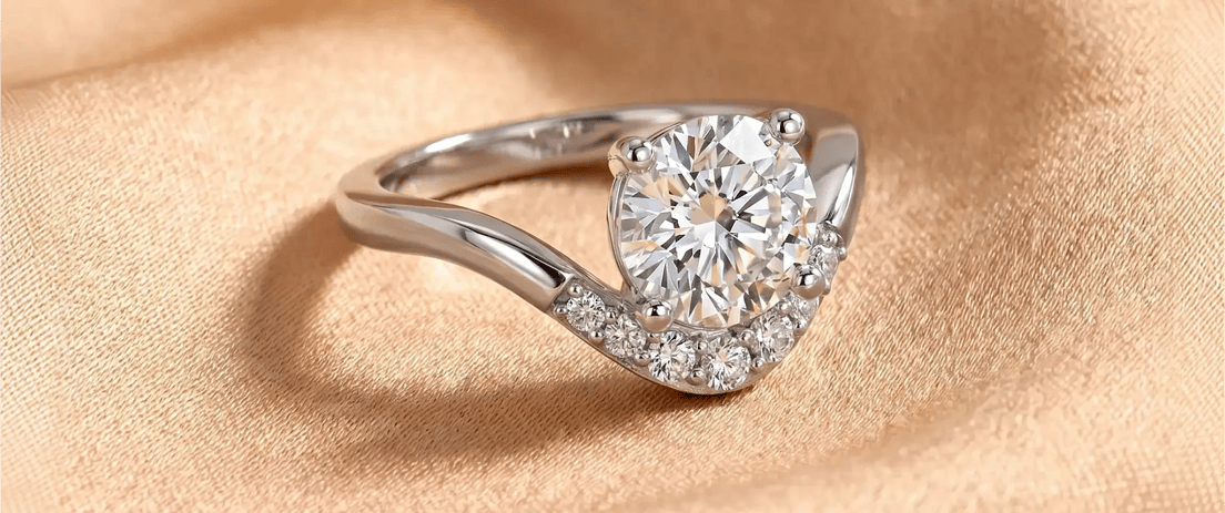 Curved Crest Ring