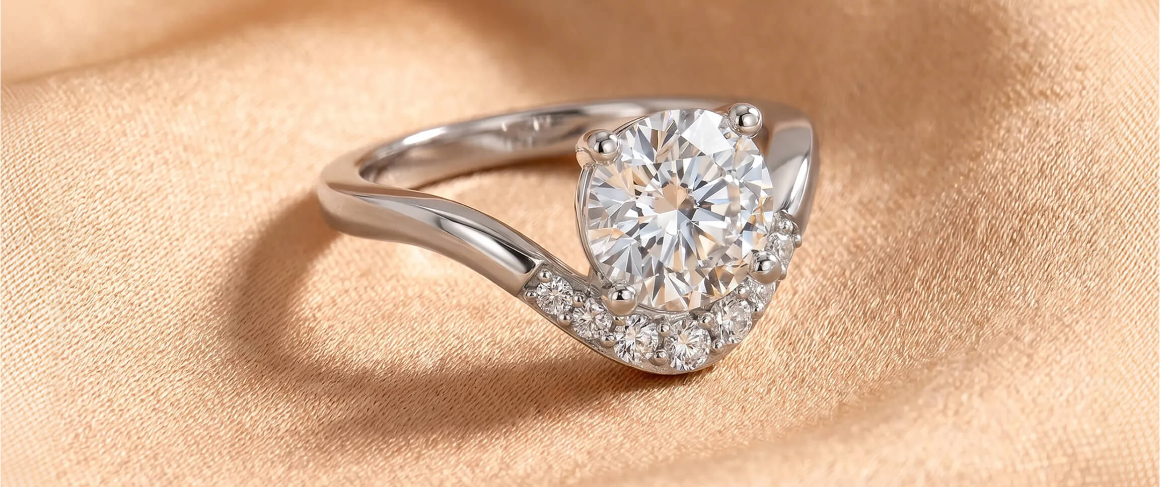 Curved Crest Ring